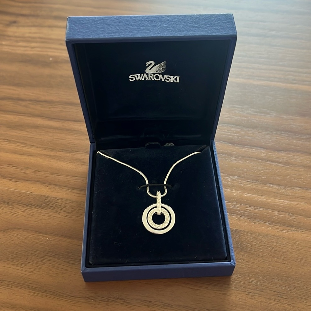 Swarovski pendant (16.5 in)